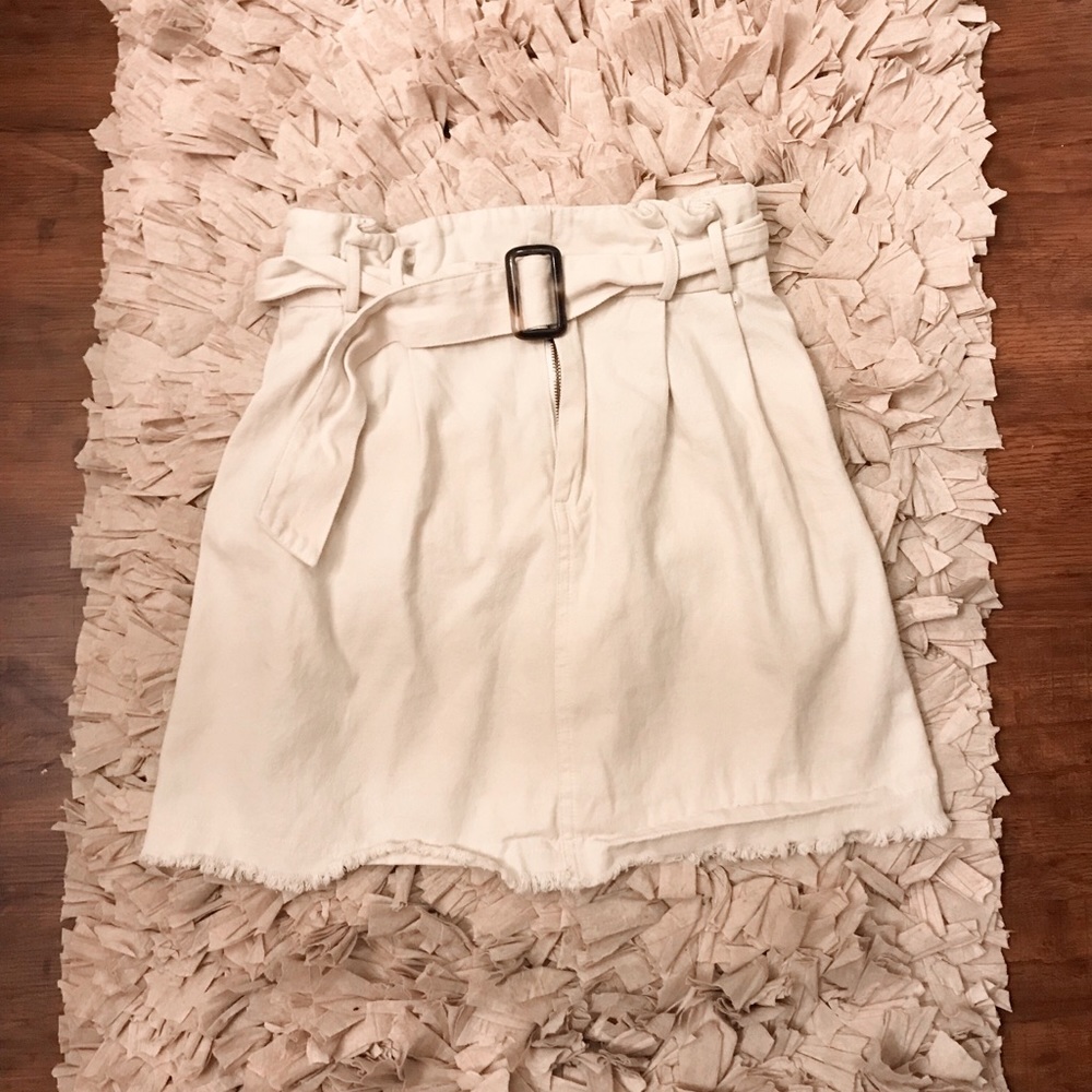 Cute cream colored skirt!